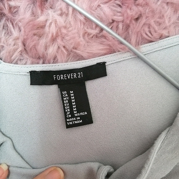 NWOT Forever 21 Cross Front V neck top Size M - Picture 3 of 3
